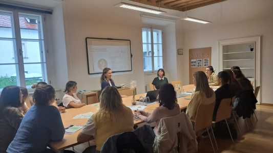 Vortragende vor Studierenden